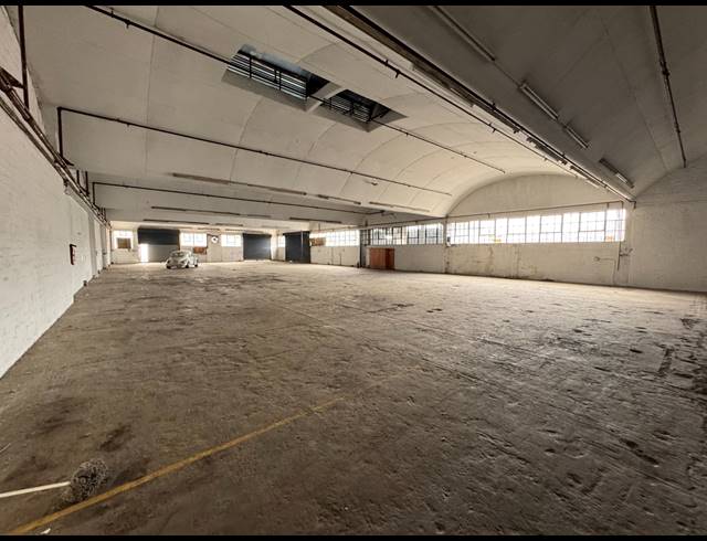 1,399M² WAREHOUSE TO LET IN INDUSTRIA WEST